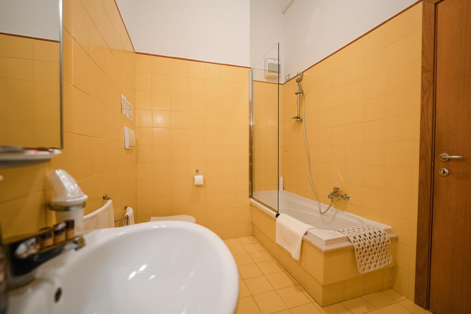 La Piccola Torre Hotel Bisceglie Exterior photo